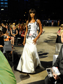 NaomiCampbellFashionsNightOutNYC2010_13.jpg