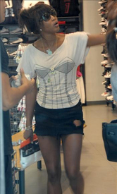 NaomiCampbellshoppinginMiamiFlorida15.9.2010_12.jpg