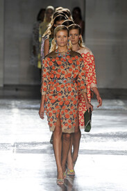 PradaSpring2012dXR08_mwvWux.jpg