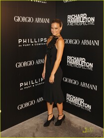 bar-refaeli-art-opening-08.jpg