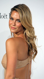 bar-refaeli-amfar-milan-fashion-week-09231105_116944.jpg