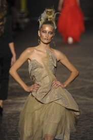 Vivienne_Westwood_Spring_2012_h_Mc1u_RLz_JJqx.jpg