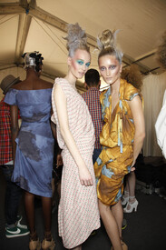 Vivienne_Westwood_Spring_2012_Backstage_e_ZXfdof_G.jpg