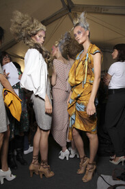 Vivienne_Westwood_Spring_2012_Backstage_H_N-f_KDe.jpg