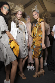 Vivienne_Westwood_Spring_2012_Backstage_k_H8_P_QW.jpg