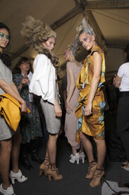 Vivienne_Westwood_Spring_2012_Backstage_Y9x31_Nv_Q.jpg