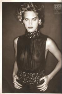 Vogue_Italia_March_2000_ph_Paolo_Roversi__3_.jpg