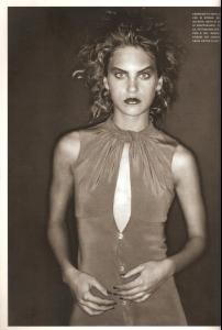 Vogue_Italia_March_2000_ph_Paolo_Roversi__5_.jpg