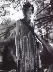 fc_Harpers_Queen_Dec2003_Clara_Veiga_Gazinelli_09.jpg