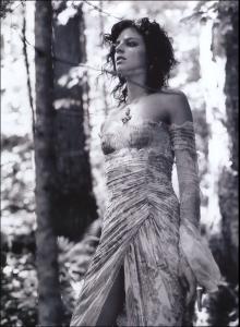 fc_Harpers_Queen_Dec2003_Clara_Veiga_Gazinelli_033.jpg