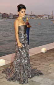 CU-Salma Hayek arrives at the Gucci Award for Women in Cinema in Venice-01.jpg