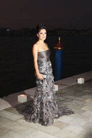 CU-Salma Hayek arrives at the Gucci Award for Women in Cinema in Venice-09.jpg