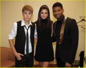 th_SelenaGomezGeorgiaHallofFame005.jpg