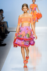 Blumarine_Spring_2012_pfl_STS3_VJ7_Qx.jpg