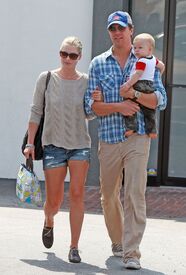 CU-Ali Larter and family leaving Hugo's in West Hollywood-05.jpg