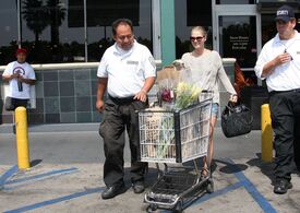 CU-Ali Larter grocery shopping at Whole Foods in Hollywood-04.jpg