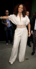 celebrity_paradise.com_TheElder_AliciaKeys2011_09_26_appearanceonGMAinNewYork4.jpg