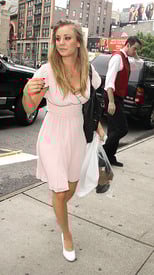 celebrity_paradise.com_TheElder_KaleyCuoco2011_09_29_LivewithRegisandKelly6.JPG