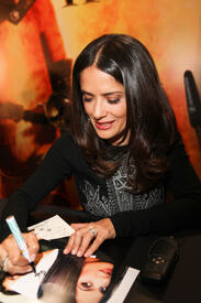 celebrity_paradise.com_TheElder_SalmaHayek2011_09_26_PremiereofPussinBootsinMoscow23.jpg