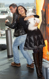 celebrity_paradise.com_TheElder_SalmaHayek2011_09_26_PremiereofPussinBootsinMoscow26.jpg