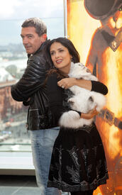 celebrity_paradise.com_TheElder_SalmaHayek2011_09_26_PremiereofPussinBootsinMoscow27.jpg