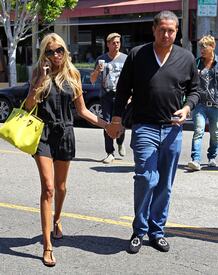 celebrity_paradise.com_TheElder_TamaraandPetraEcclestone2011_09_03_ShoppinginBeverlyHills27.jpg