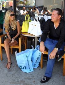 celebrity_paradise.com_TheElder_TamaraandPetraEcclestone2011_09_03_ShoppinginBeverlyHills4.jpg