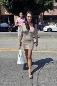 celebrity_paradise.com_TheElder_TamaraandPetraEcclestone2011_09_03_ShoppinginBeverlyHills40.jpg