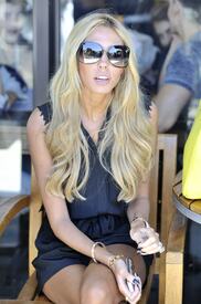 celebrity_paradise.com_TheElder_TamaraandPetraEcclestone2011_09_03_ShoppinginBeverlyHills51.jpg