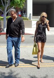 celebrity_paradise.com_TheElder_TamaraandPetraEcclestone2011_09_03_ShoppinginBeverlyHills75.jpg