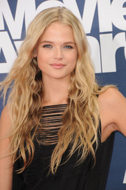 Gabriella Wilde at MTV Movie Awards, 5 June, x7 (2).jpg