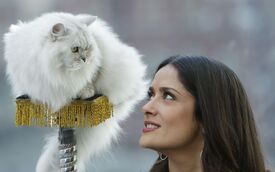 CU-Salma Hayek-Puss in Boots photocall in Moscow-10.jpg