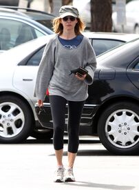 CU-Calista Flockhart out at the Brentwood Country Mart-03.jpg