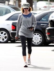 CU-Calista Flockhart out at the Brentwood Country Mart-04.jpg