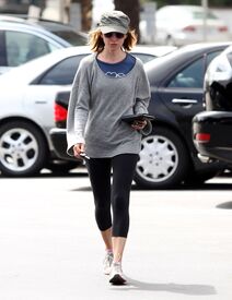 CU-Calista Flockhart out at the Brentwood Country Mart-05.jpg