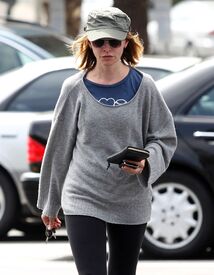 CU-Calista Flockhart out at the Brentwood Country Mart-06.jpg