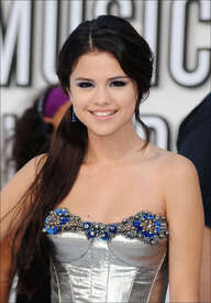 selena-gomez-mtv-vma-2010-hair.jpg