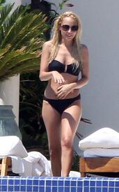 smnxs-864029873_NicoleRichie_BikinicandidsinMexico_September2320112_122_42lo.jpg