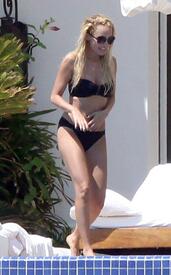 smnxs-864045727_NicoleRichie_BikinicandidsinMexico_September2320117_122_91lo.jpg