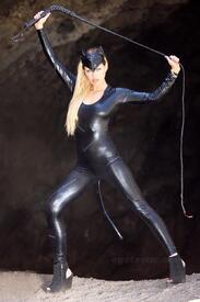 smnxs-sophie-monk-as-cat-woman-04-830x1245.jpg