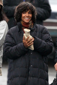 Halle Berry on the set of Cloud Atlas in Glasgow 16.9.2011_04.jpg