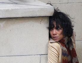 Halle Berry on the set of Cloud Atlas in Glasgow 16.9.2011_09.jpg