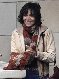 Halle Berry on the set of Cloud Atlas in Glasgow 16.9.2011_12.jpg