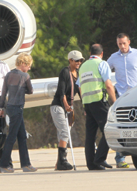 Halle Berry returns to Mallorca after a night in the hospital 23.9.2011_04.jpg