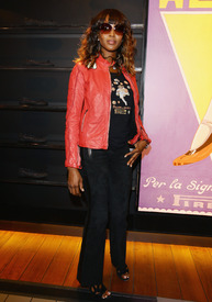 Naomi Campbell arrives at the opening of Pirelli flagship store in Milan 20.9.2011_01.jpg