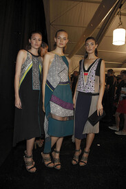 BCBG_Max_Azria_Spring_2012_Backstage_OMlvd_gbfz4.jpg