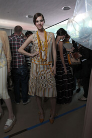 Tory_Burch_Spring_2012_Backstage_e_MIc_Fzn-34yx.jpg