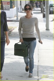 rachel-bilson-reveals-her-favorite-fall-trends-0.jpg