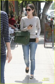 rachel-bilson-reveals-her-favorite-fall-trends-1.jpg