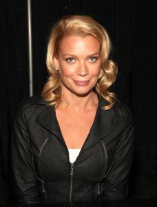 Laurie+Holden+New+York+Comic+Con+Walking+Dead+sdlsZtsLQCcl.jpg